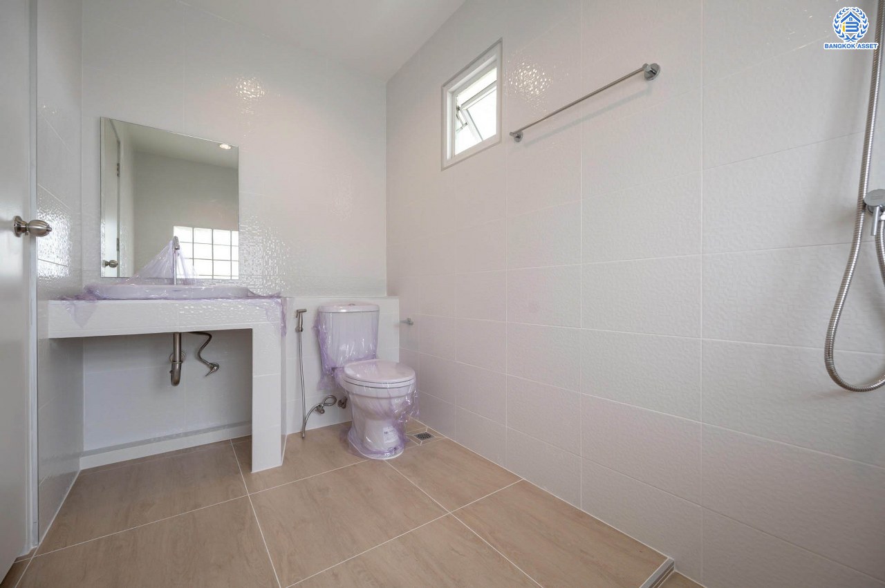 บ้านมือสองตกแต่งใหม่ โครงการ อนันตธารา ทวีวัฒนา เนื้อที่ 60 ตร.ว. พื้นที่ใช้สอย 166 ตร.ม. ฟังก์ชันจัดเต็ม 3 ห้องนอน 3 ห้องน้ำ จอดรถได้ 2 คัน ตอบโจทย์ทุกการเดินทาง บนทำเลศักยภาพ ติดถนนบรมราชชนนี เชื่อมต่อทางคู่ขนานลอยฟ้า ใกล้รถไฟฟ้าสายสีน้ำเงิน "สถานีบางพลัด"